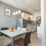 Penthouse Ema דירה *