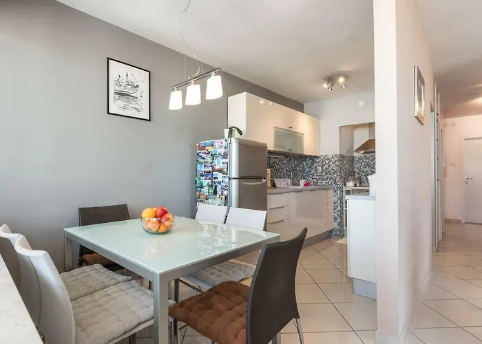 Penthouse Ema アパート *