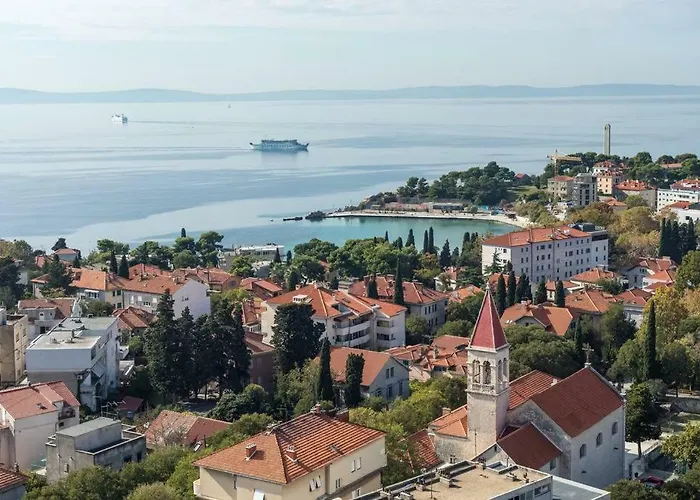 アパート Penthouse Ema スプリト