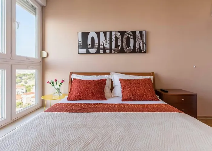 アパート Penthouse Ema *