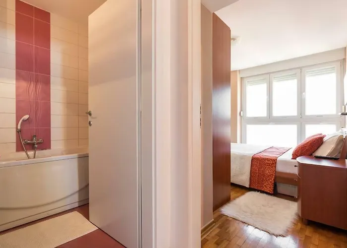 アパート Penthouse Ema